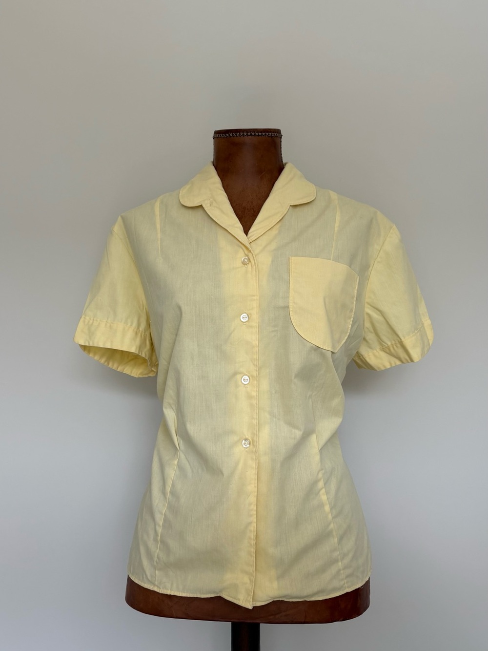 Ship’n Shore Vintage Light Yellow Short-Sleeve Button-Up Retro Blouse